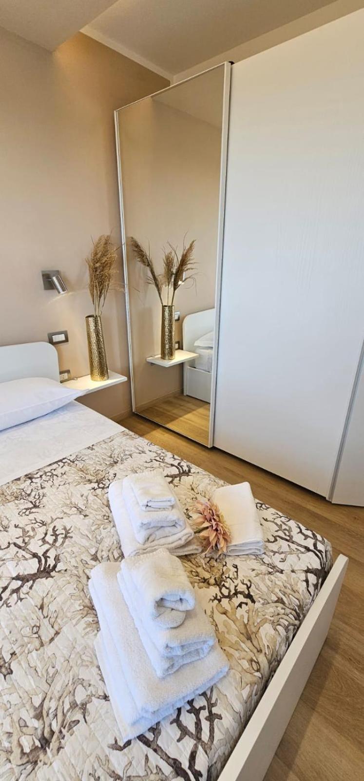 Happy Holiday Apartament Quartu SantʼElena Dış mekan fotoğraf